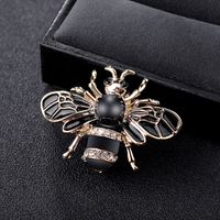 Nouvelle Mode Personnalisé Noir Petite Abeille Broche Diamant Noir Huile Alliage Broche Accessoires Broches 850190 main image 2