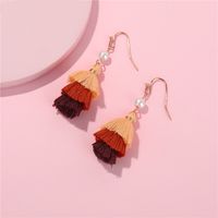 Qingdao Européen Et Américain Boucles D'oreilles Nouvelle Soie Arbre De Noël Coton De Gland Multi-couche De Couleur De Sucrerie Femmes De main image 4