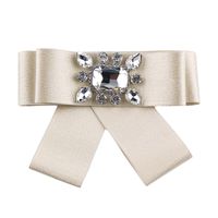 Croix-frontière Vente Chaude Japonais Et Coréen Style Simple Gracieux Arc Diamant Broche Tempérament Dame Polyvalent Vêtements Peut Être Lot Mixte main image 4