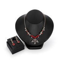Ethnische Stil Schmuck Set Ahornblatt Legierung Diamant Halskette Ohrringe Zweiteiliges Set  Heiß Verkaufte Heiße Modelle main image 1