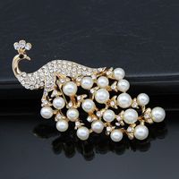 Délicat 18k Paon Broche Blanc Perle Corsage Yiwu Accessoires  Petit Cadeau Vente Chaude main image 2