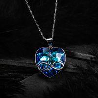 Européen Et Américain De Mode Cool Amour Pendentif De Haute Qualité Cristal Autrichien Coeur Collier Croix-frontière Vente Chaude Collier En Gros main image 1