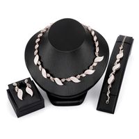 Braut Schmuck Set Blatt Förmige Legierung Eingelegtes Strass Halskette Ohrring Armband Dreiteiliges Set Fabrik Direkt Vertrieb main image 2