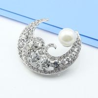 Vente Chaude De Mode Lune Perle Coréenne Corsage Broche Femme Boutonnière Écharpe Boucle Broches Accessoires main image 1