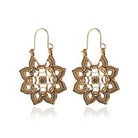 Europe Et En Amérique Croix Frontière Nouveau Boucles D'oreilles Bohème Métal Sculpté Fleur Boucles D'oreilles Élégance Rétro Creux Fleur Femmes Oreille Clip main image 8