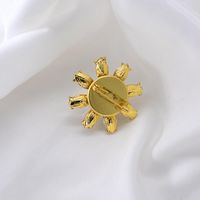 Nouveau Style Blanc Trois-dimensions De Marguerite Fleurs De Cristal Broche Femme Coréenne Exagération Tempérament Vacances Style Costume Broche main image 4