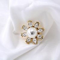 Stylish White Three-dimensional Daisy Crystal Flower Brooch Nhnt158366 sku image 1