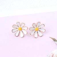 E982198d Mode Kleine Frische Blumen Ohrringe Frauen Korea 925 Silber Nadel Einfache Kleine Mädchen Gänseblümchen Ohrringe main image 4