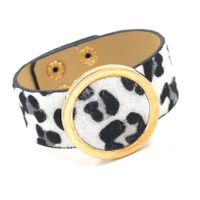 Croix-frontière Fournir Européenne Et Américaine De La Mode Automne Et D'hiver Personnalisé Imprimé Léopard Cheval Cheveux Poly Uréthane En Cuir Bracelet Tous-match Large Bracelet Pour Les Femmes main image 4