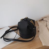 Simple Texture One-shoulder Fashion Sloping Bucket Bag main image 1