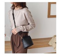 Simple Texture One-shoulder Fashion Sloping Bucket Bag sku image 1