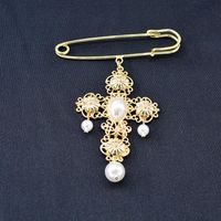 2019 Autumn And Winter New Submetal Cross Pearl Brooch main image 1