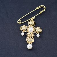 2019 Autumn And Winter New Submetal Cross Pearl Brooch main image 3