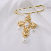 2019 Autumn And Winter New Submetal Cross Pearl Brooch main image 4