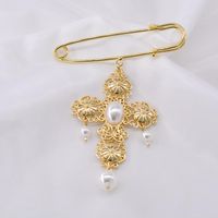 2019 Autumn And Winter New Submetal Cross Pearl Brooch main image 5
