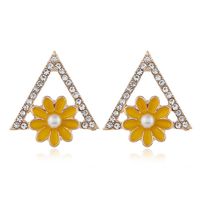 Croix-frontière Fournir 2019 Nouveau Accessoires De Mode Ol Triangle Boucles D'oreilles Mignon Personnalité Géométrique Fleur Boucles D'oreilles main image 5