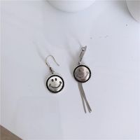 Coréenne Dongdaemun Métal En Difficulté Foncé Asymétrique Doux Personnalité De Mode Smiley Mignon Boucles D'oreilles Boucles D'oreilles Pour Les Femmes main image 5