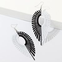 New Creative Leaf Earrings Personality Black And White Symmetrical Drop-shaped Earrings main image 2