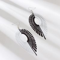 New Creative Leaf Earrings Personality Black And White Symmetrical Drop-shaped Earrings main image 4