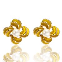 Trendy Simple Metal Pearl Flower Stud Earrings Sweet Petal Earrings main image 1