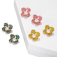 Trendy Simple Metal Pearl Flower Stud Earrings Sweet Petal Earrings main image 4