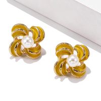 Trendy Simple Metal Pearl Flower Stud Earrings Sweet Petal Earrings sku image 4