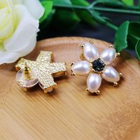 Hersteller Liefern Japanische Und Koreanische Süße Blumen Förmige Perlen Diamanten Silberne Nadel Ohrringe Ohr Clips All-match Kleine Blumen Ohrringe sku image 1