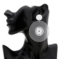 Europäische Und Amerikanische Grenz Überschreitende Neue Mode Vinyl Schallplatten Runde Ohrringe Einfache Persönlichkeit Vielseitige Damen Temperament Ohrringe Ohrringe main image 2