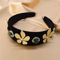 Baroque Leaves Gold Velvet Headband Emerald Crystal Thick Sponge Shape Catwalk Hairpin main image 2