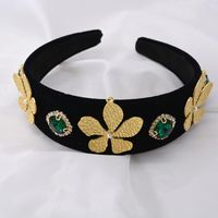 Baroque Leaves Gold Velvet Headband Emerald Crystal Thick Sponge Shape Catwalk Hairpin main image 5