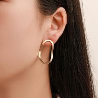 Europäische Und Amerikanische Ohrringe, Ohrringe, Geometrische Unregelmäßige Hohle Wellen Ohrringe, Ohrringe, Ohrringe, Weibliche Temperament Ohrringe, Ohrringe main image 1