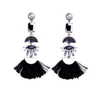 Qingdao Europäische Und Amerikanische Modeschmuck Hersteller Großhandel Frische Und Einfache Schwarz-weiß-quaste Anhänger Damen Ohrringe sku image 1