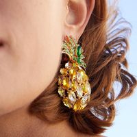 52283 New Creative Tendance Croix-frontière Vendu Bijoux Européen Et Américain Strass Cristal Ananas Boucles D'oreilles Personnalité Fruits Boucles D'oreilles main image 2