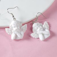 Best-seller En Europe Et En Amérique Du Baroque Style Pur Blanc Petit Ange Boucles D'oreilles Vintage Cupidon Relief Portrait Personnalisé Gouttes Pour Les Oreilles main image 4