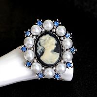 Vintage Beauty Head Brooch Pin Round Alloy Diamond Pearl Corsage Scarf Buckle main image 6