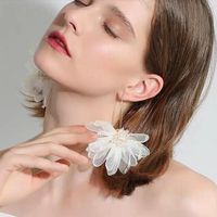 2019 Nouveau Super Fée Coréen Style Pur Fleur Boucles D'oreilles Élégant Gaze Respirant Tissu De Noël Suspendus Pendentif Femmes main image 4