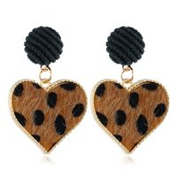 Fashion Metal Simple Leopard Peach Heart Temperament Exaggerated Earrings main image 6