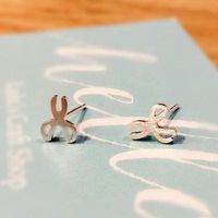 Aretes De Tijera Pequeños Simples Protección Del Medio Ambiente Chapado En Aleación Pendientes De Oro Y Plata Rosa Pendientes De Tijeras Al Por Mayor main image 2