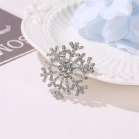 Fashion Snowflake Alloy Plating Diamond Artificial Gemstones Unisex Brooches main image 5