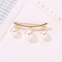 Curved Pearl Brooch Wild Practical Collar Pin Cardigan Button Fashion Accessories main image 2