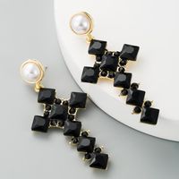 Européen Et Américain Rétro Exagérée Personnalisé Perle Boucles D'oreilles Femmes Alliage De Diamant Croix Longue Sauvage Japonais Et Coréen Bijoux Nouveau main image 3