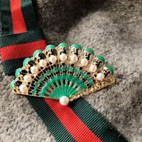Europäische Und Amerikanische Koreanische Version Exquisite Grüne Fächerförmige Brosche Hand Getropftes Öl Weiße Perle All-match-kleid-accessoires-brosche main image 4