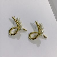 Korea Dongdaemun Retro Metall Kreuz Perle Design Gefühl Ohrringe Kalt Ins Wind Ohr Stecker Flut main image 1