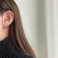 Israelisches Design Kreative Eisens Chnalle Kombiniert Mit Perlen Geometrischen Einzel Ohrhängen, Einfach Ohne Ohrlöcher main image 1