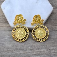 Européen Et Américain Style Antique Rétro Tempérament Baroque Bijou Fleur Pendentif Perle Cour Accrocheur Longue Boucles D'oreilles Femmes main image 2