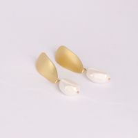 Matte Texture Metallic Alloy Stud Earrings Freshwater Pearl Minimalist Retro Dongdaemun Same Product Earrings For Women main image 4