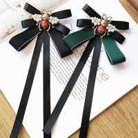 Style Britannique Noir Ruban Abeille Noeud Papillon Femelle Collier Décoratif Bowknot Accessoires De Mode Noeud Papillon Broche Corsage main image 5