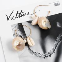 2019 Europäische Und Amerikanische Sommer Neue Muschel Ohrringe Weibliche Kreative Persönlichkeit Vergoldete Rand Perle Conch Ohrringe Ohrringe main image 5