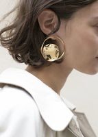 Europäische Und Amerikanische Breite Spiral Ohrringe, Verdrehte Ohrringe, Messing Gold Ohrringe, Französische Persönlichkeit, Einfache Accessoires, Frauen main image 1