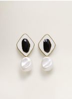 Japanische Und Koreanische Temperament Geometrische Ohrringe Frauen Einfache Mode Nachahmung Perlen Harz Ohrringe Persönlichkeit Europäische Und Amerikanische Trend Ohrringe main image 1